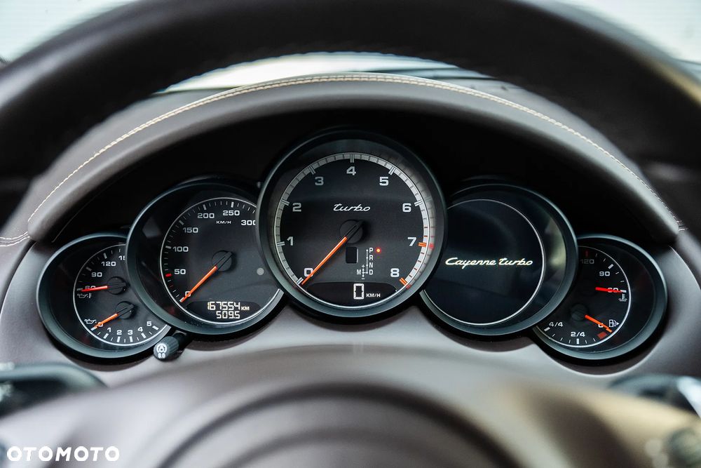Porsche Cayenne Turbo - 12
