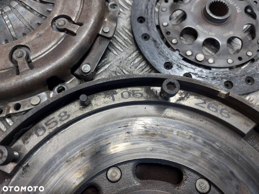 KOŁO DWUMASOWE + TARCZA + DOCISK + ŁOŻYSKO VOLKSWAGEN PASSAT B5 1.6 8V - 3