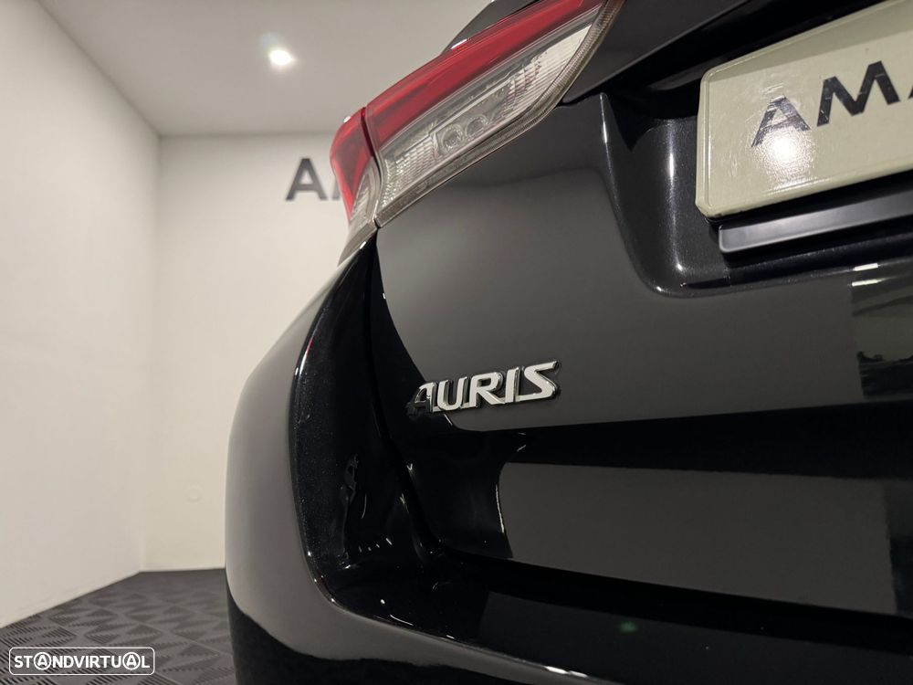 Toyota Auris Touring Sports 1.8 HSD Comfort +P.Techno+P.Sport - 24