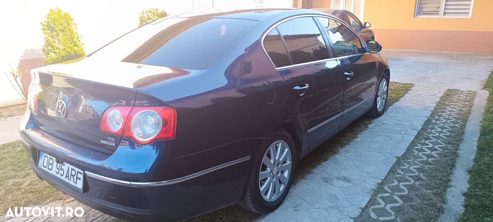 Volkswagen Passat 2.0TDI Comfortline DPF Bluemotion Technology - 4