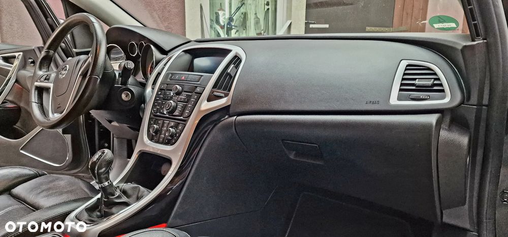 Opel Astra 1.6 Turbo Sports Tourer Design Edition - 18