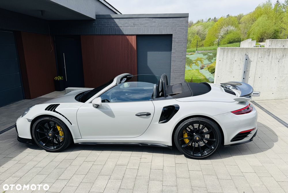 Porsche 911 Turbo S Cabriolet - 3