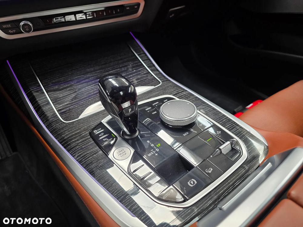 BMW X7 xDrive40d mHEV - 25