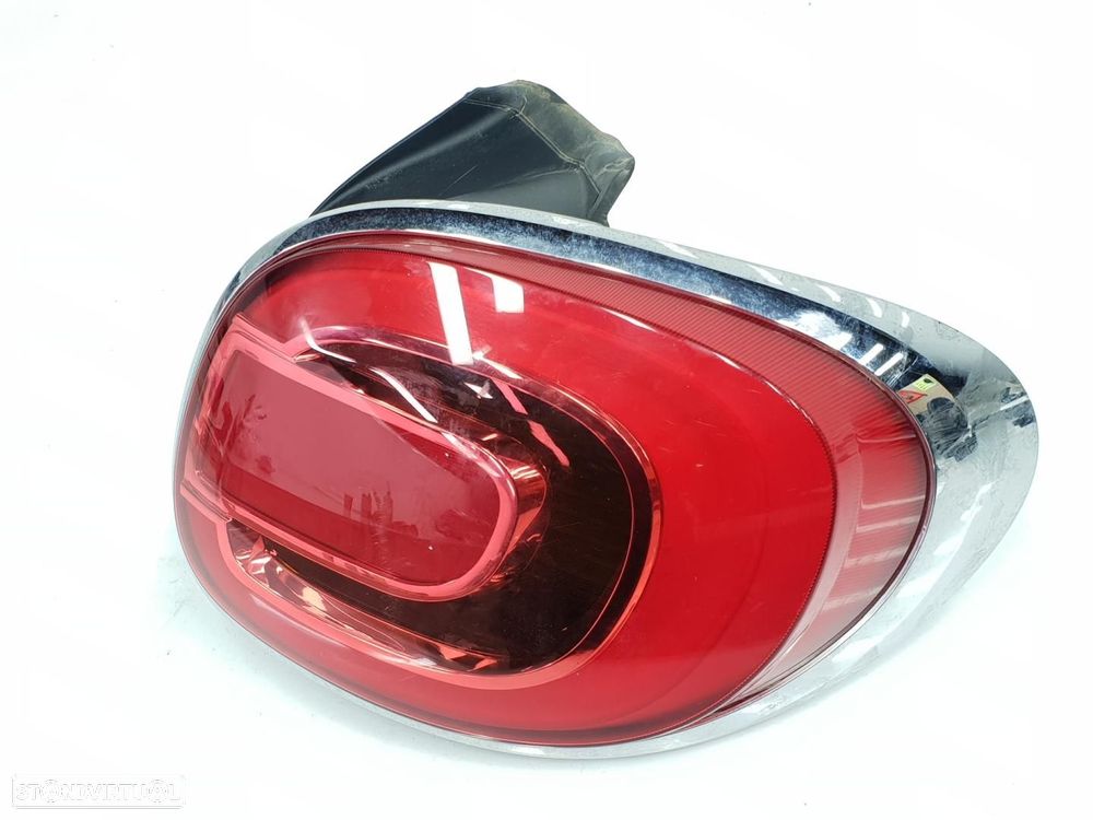 FAROLIM TRASEIRO DIREITO FIAT 500L 330 - 1