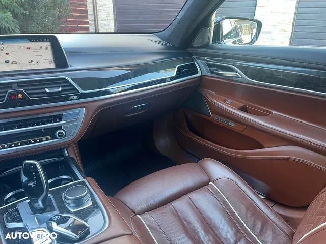 BMW Seria 7 750i xDrive - 24
