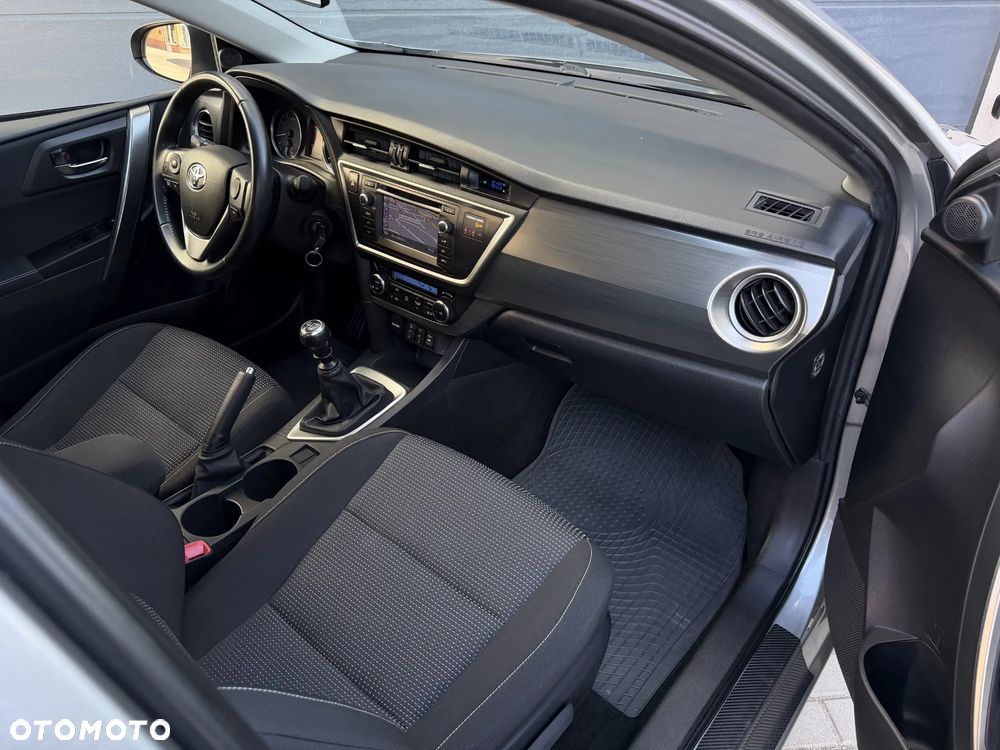 Toyota Auris - 11