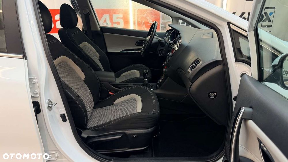Kia Ceed - 39