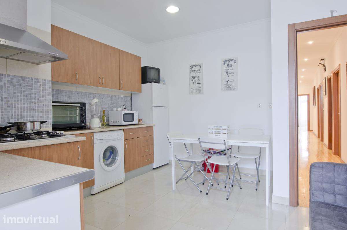 Quarto - localizado em Entrecampos Lisbon - Grande imagem: 3/18