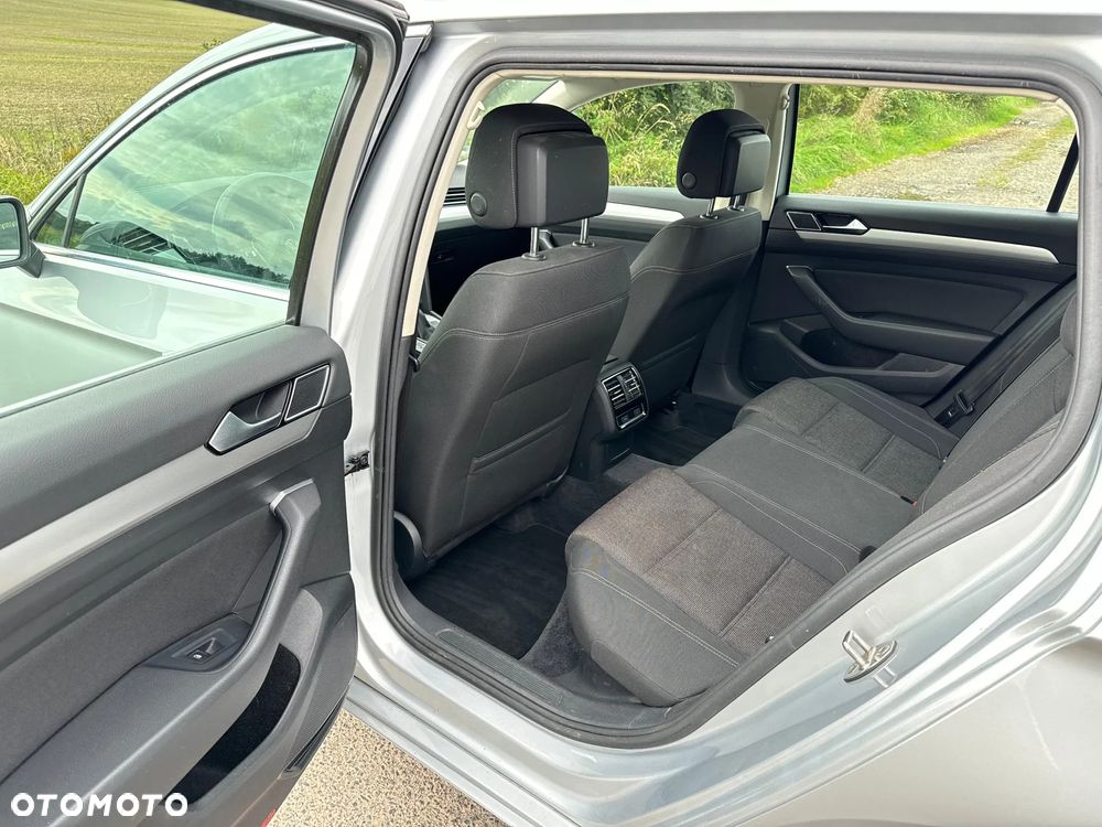 Volkswagen Passat Variant 2.0 TDI (BlueMotion Technology) Comfortline - 18