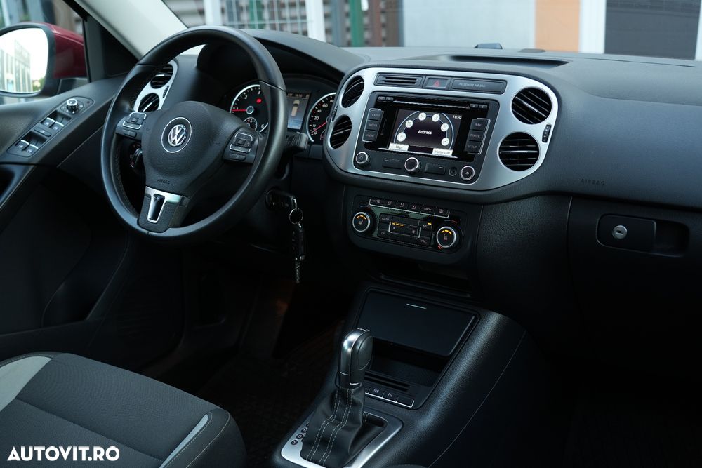 Volkswagen Tiguan 2.0 TDI DPF 4Motion BlueMotion Technology DSG Lounge Track & Style - 9