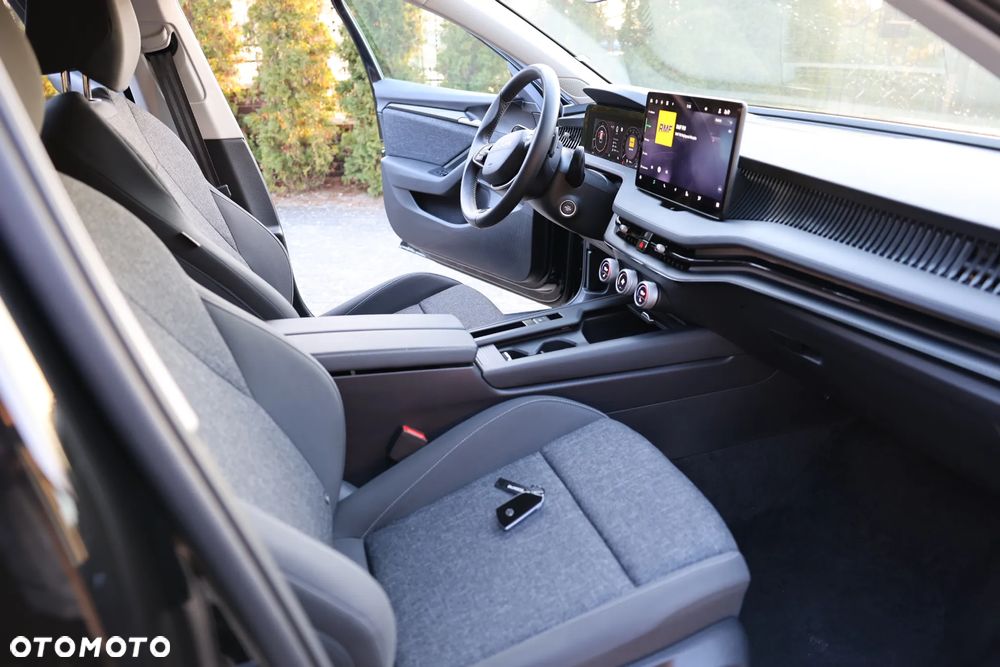 Skoda Superb 2.0 TDI SCR Essence DSG - 24