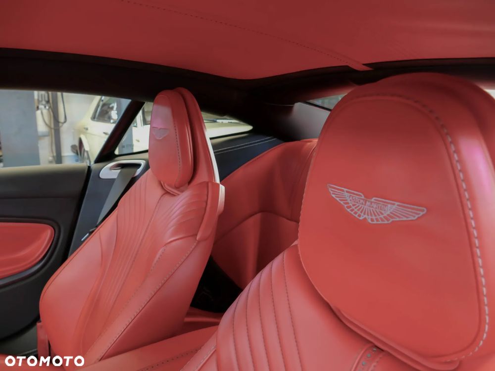 Aston Martin DB11 V12 AMR - 19