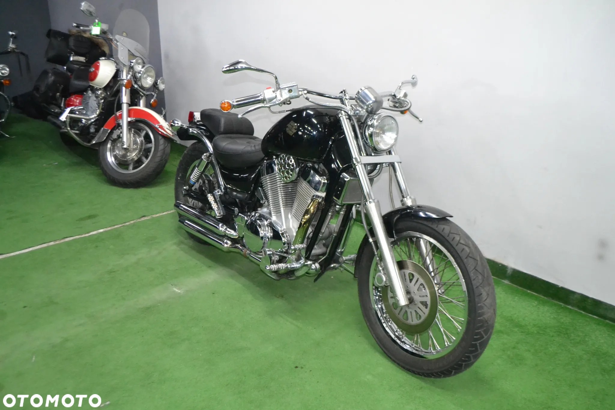 Suzuki Intruder - 4