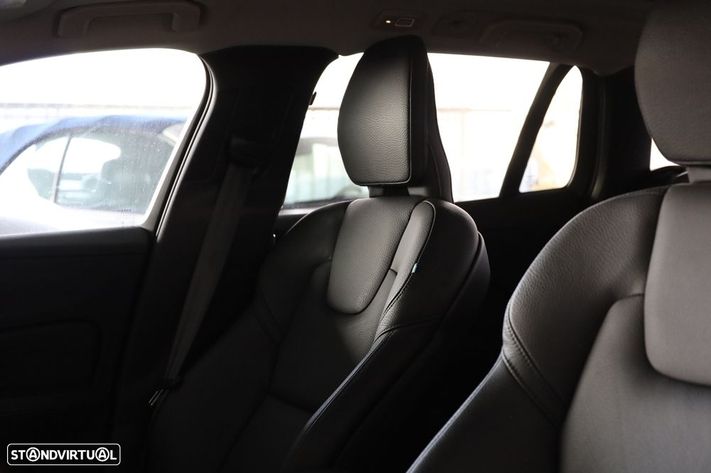 Volvo V60 2.0 T6 AWD TE Plus Dark - 6