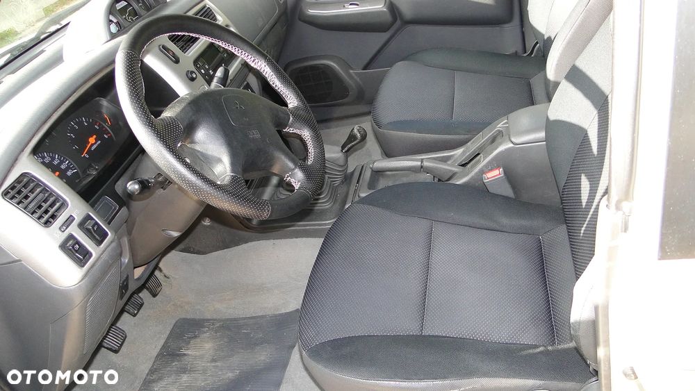 Mitsubishi L200 2.5 TD Intense - 9