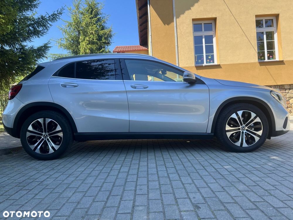 Mercedes-Benz GLA 180 7G-DCT Style - 8