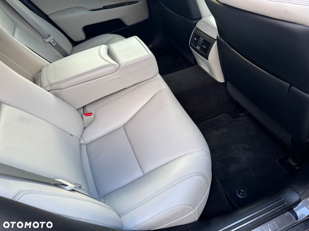 Lexus LS 460 Elite - 32