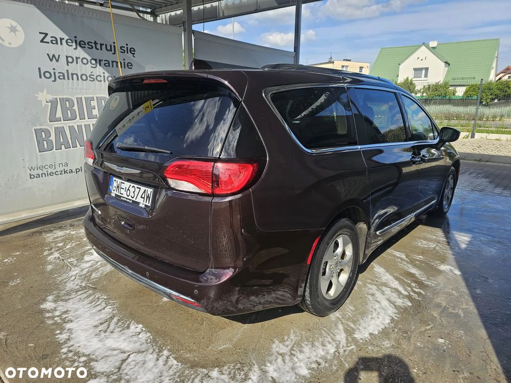 Chrysler Pacifica - 2