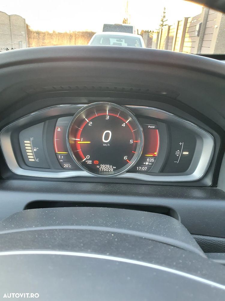 Volvo XC 60 D4 AWD Momentum Pro - 11