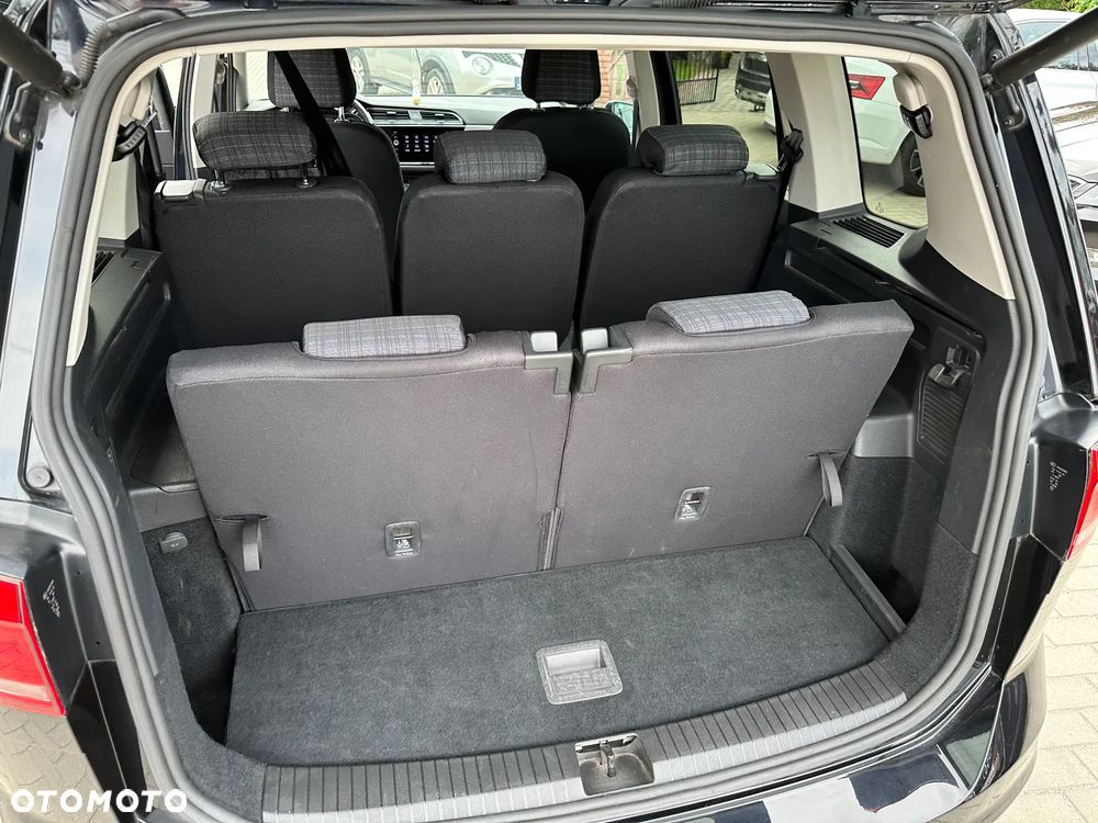 Volkswagen Touran - 27