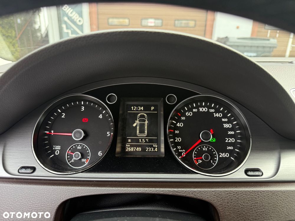 Volkswagen Passat 2.0 TDI Comfortline DSG - 24