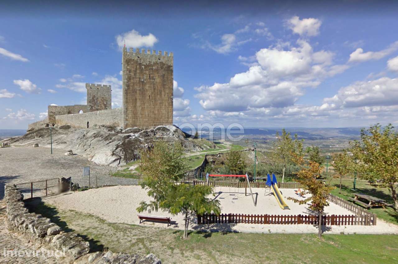 Ruína em Pedra para recuperar com projeto na Serra da Estrela - Grande imagem: 2/25