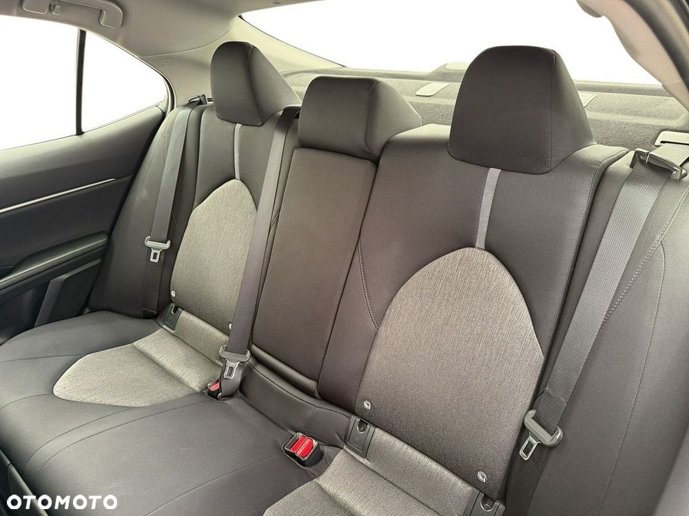 Toyota Camry - 13