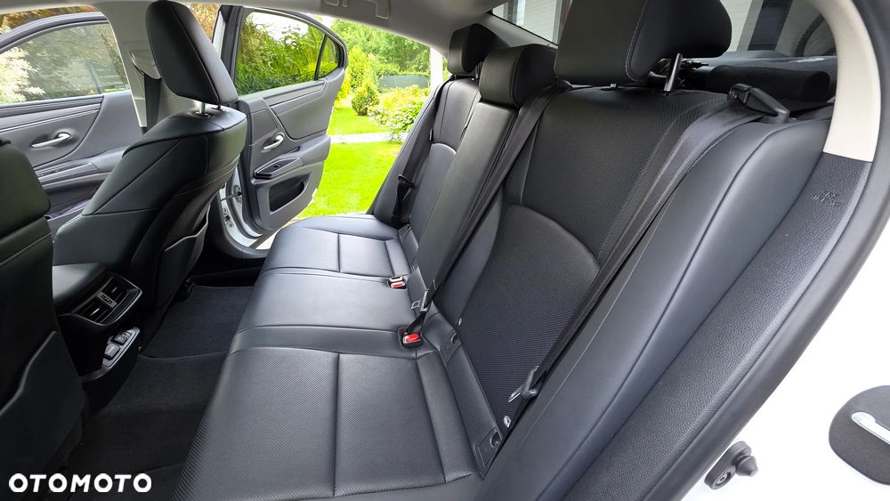 Lexus ES 300h Business Edition - 21
