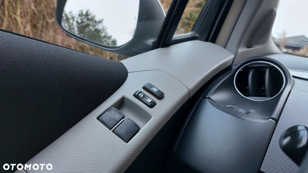 Toyota Yaris 1.33 Prestige - 25