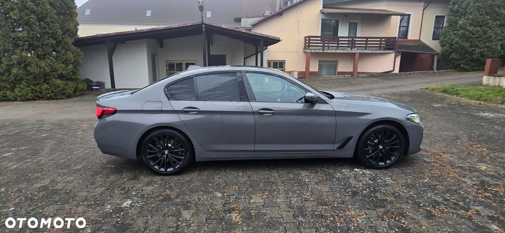 BMW Seria 5 530i xDrive M Sport Edition - 16
