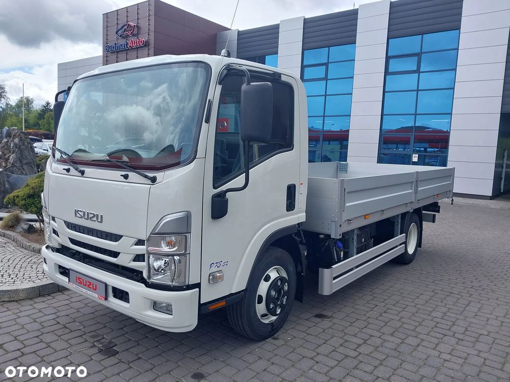 Isuzu P75 5.2 L - 3