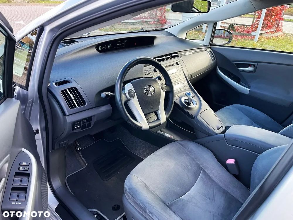 Toyota Prius 1.8 HSD Life - 9