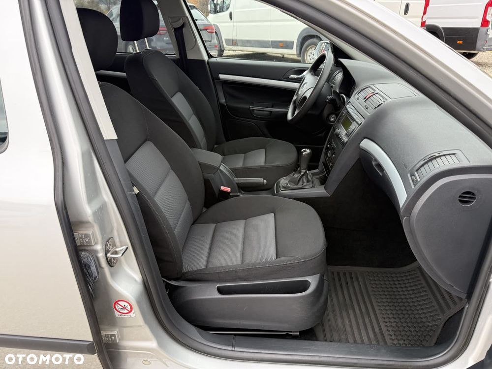 Skoda Octavia 1.6 Combi Ambiente - 23
