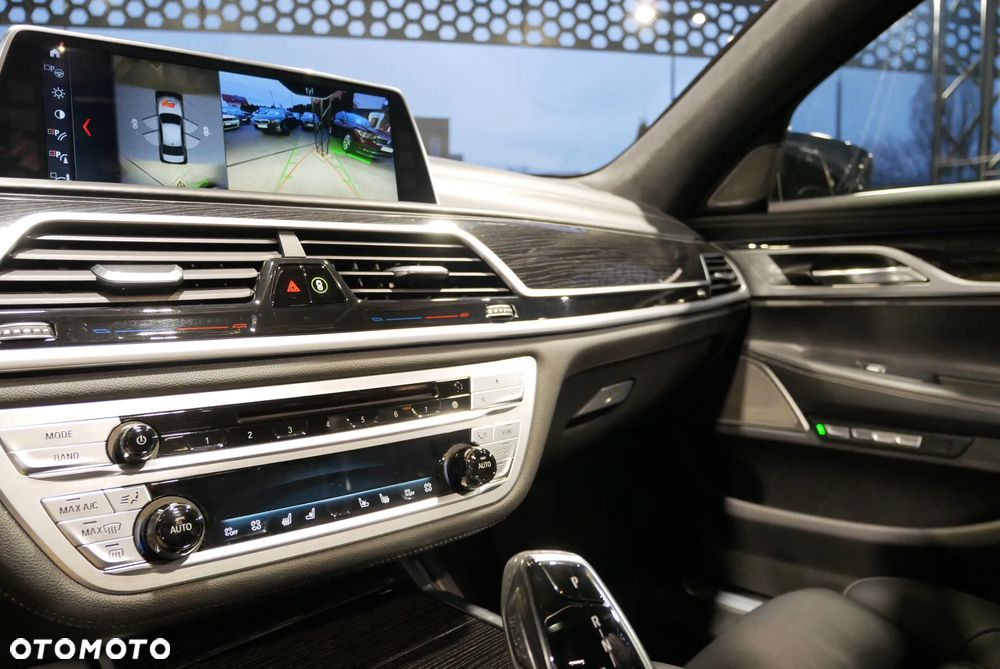 BMW Seria 7 750i xDrive - 21