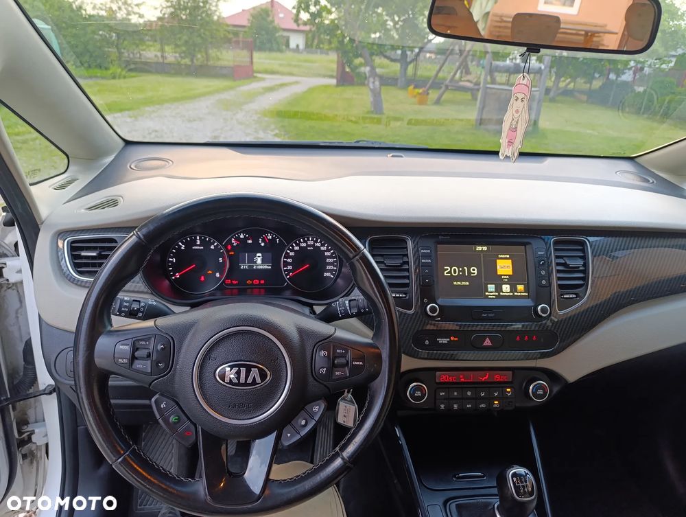Kia Carens - 24