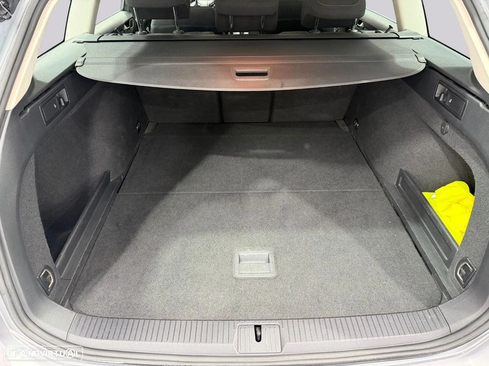VW Passat 1.6 TDI Business DSG - 41