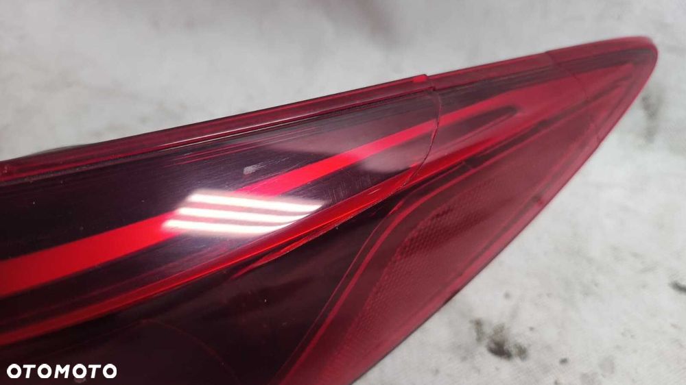 Lampa tylna zewnętrzna prawa Mazda 3 BM SEDAN uszkodzona - 2
