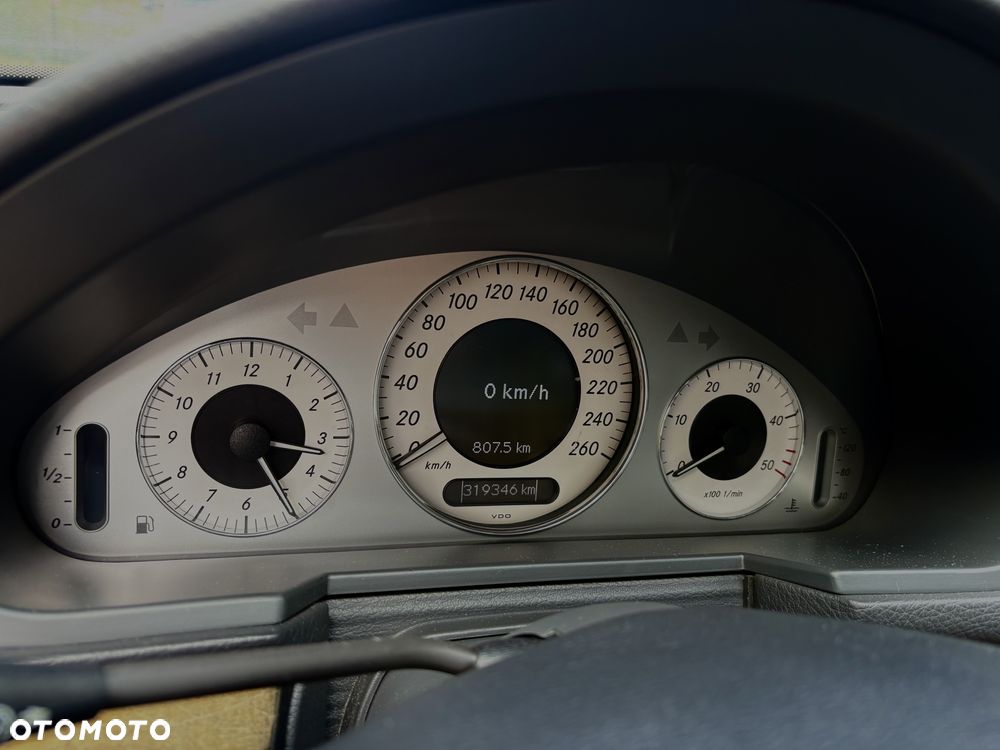 Mercedes-Benz Klasa E 320 CDI 4-Matic T Avantgarde - 11