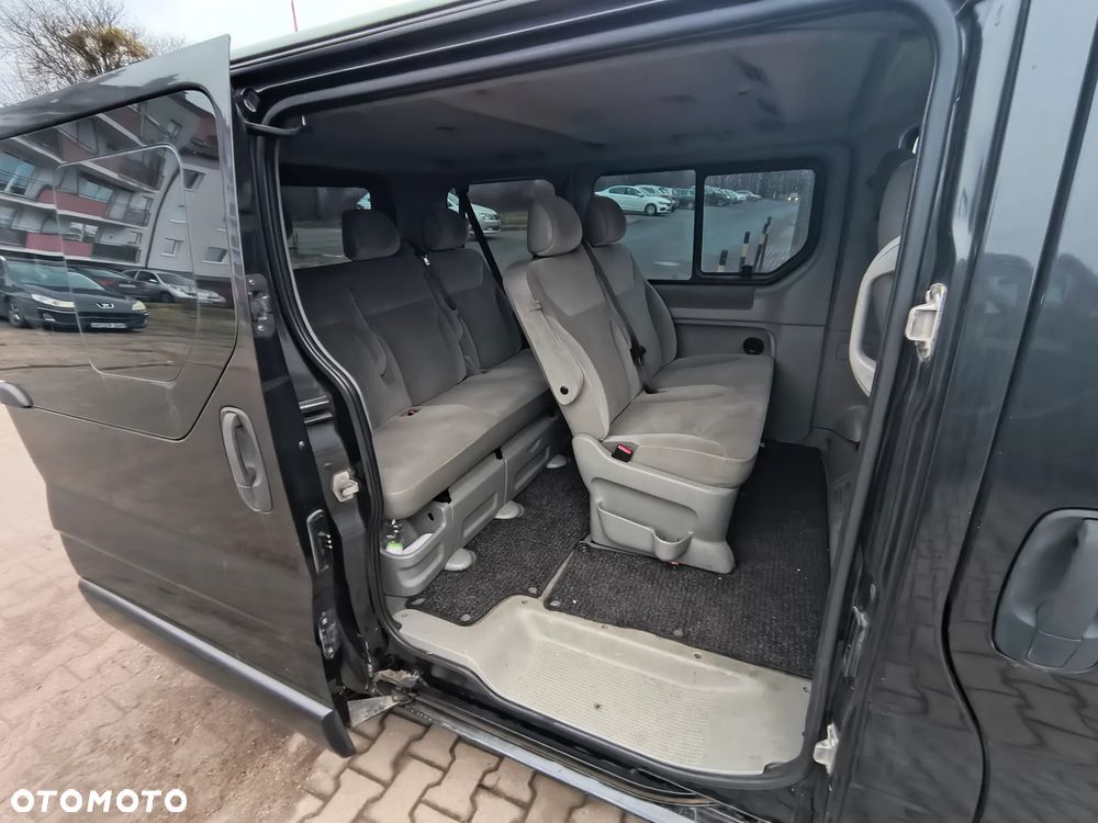Opel Vivaro Tour - 10