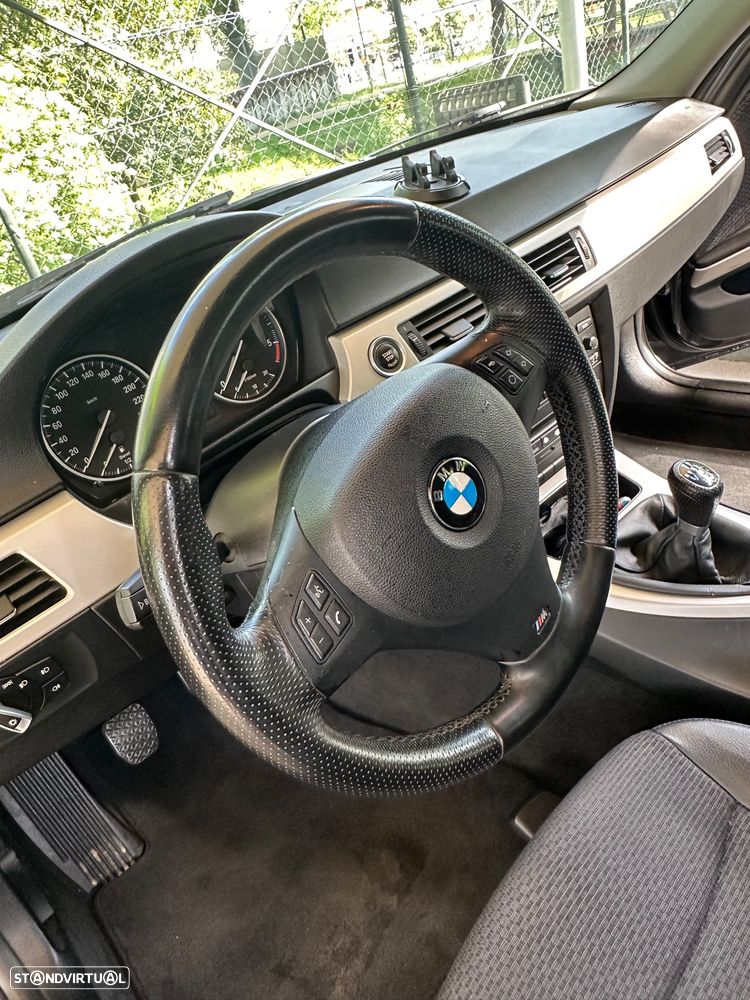 BMW 318 d - 16