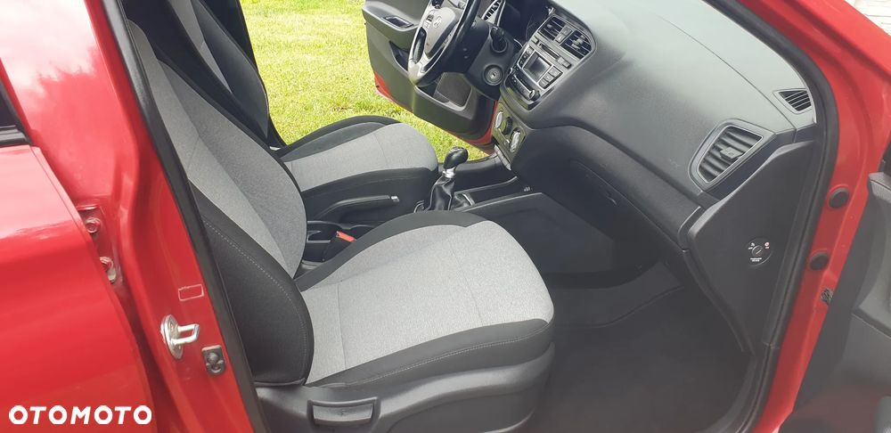 Hyundai i20 1.2 Intro Edition - 11