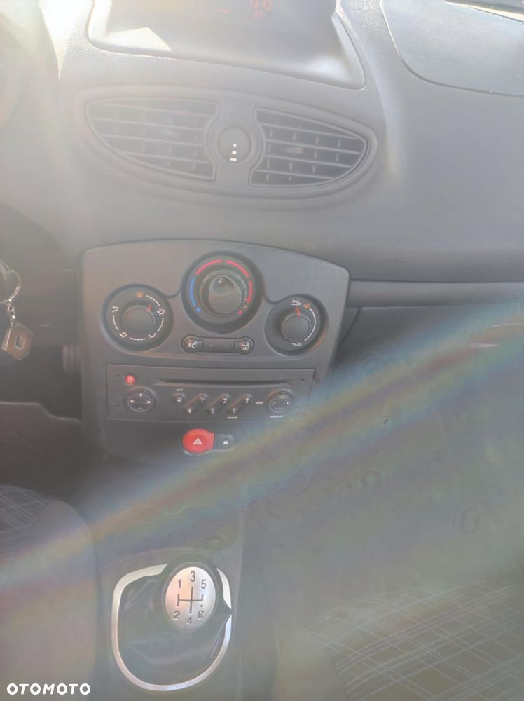 Renault Clio - 11