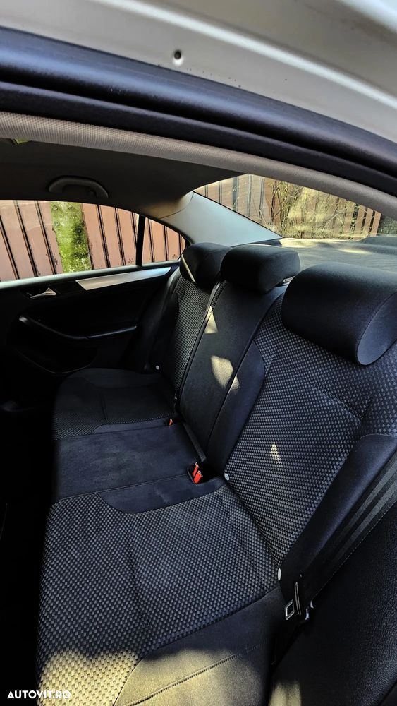 Volkswagen Jetta 1.2 TSI Trendline - 17