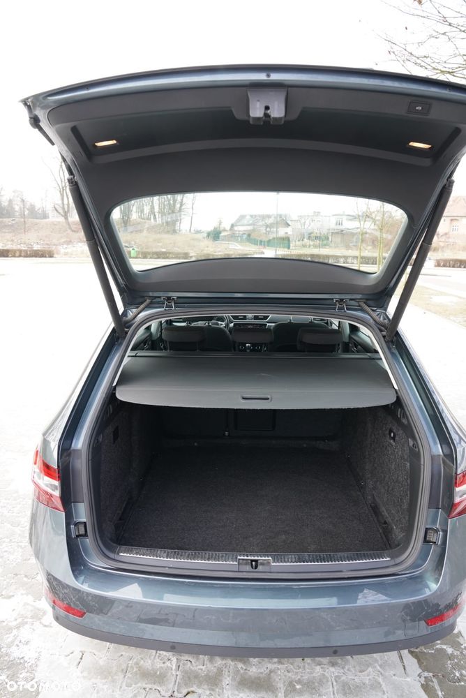 Skoda Superb 2.0 TDI SCR Style DSG - 22