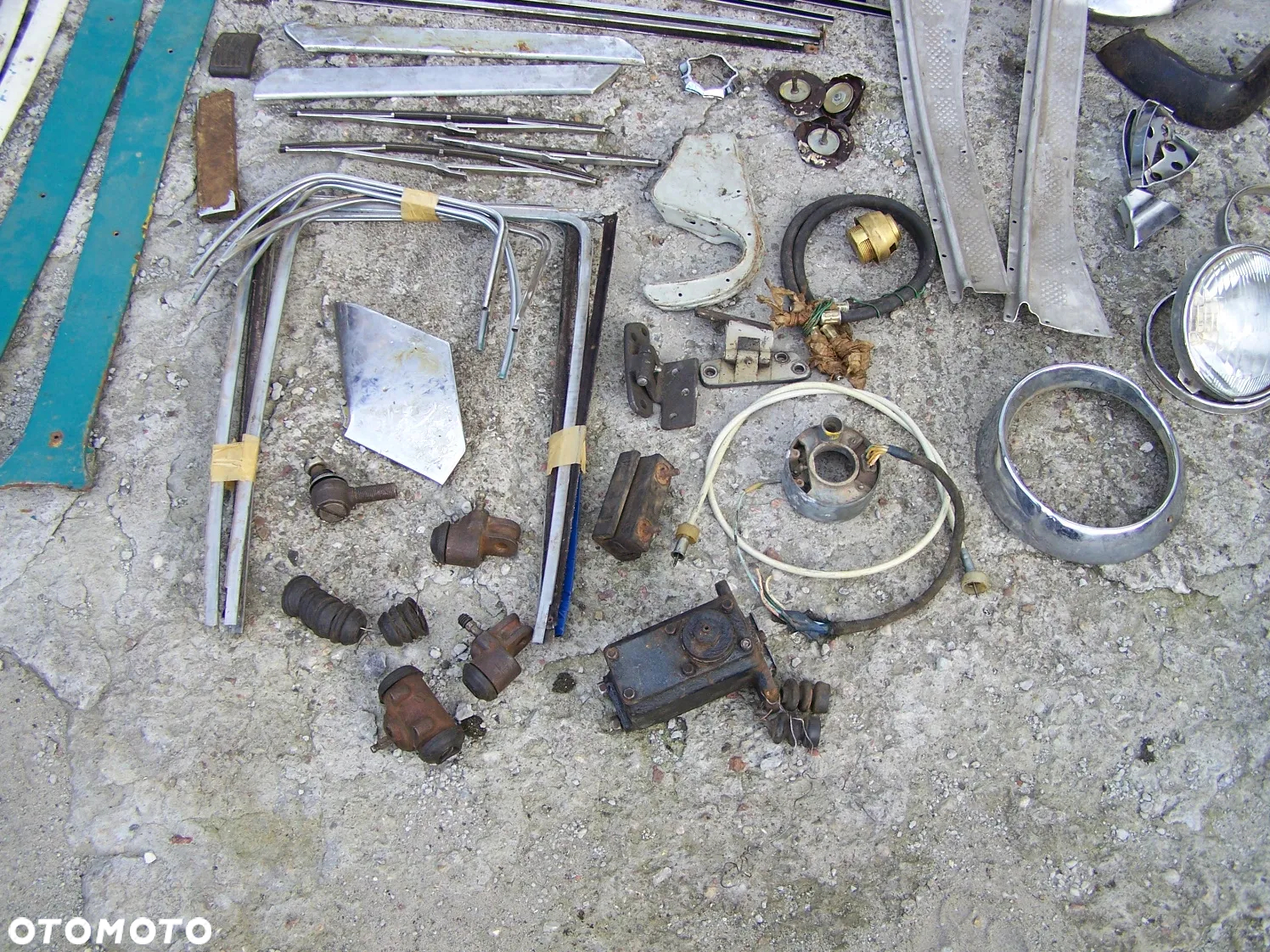 Wołga M21 / 24 części Drzwi Błotniki Nadkola Silnik Koła Chromy Lampy - 25