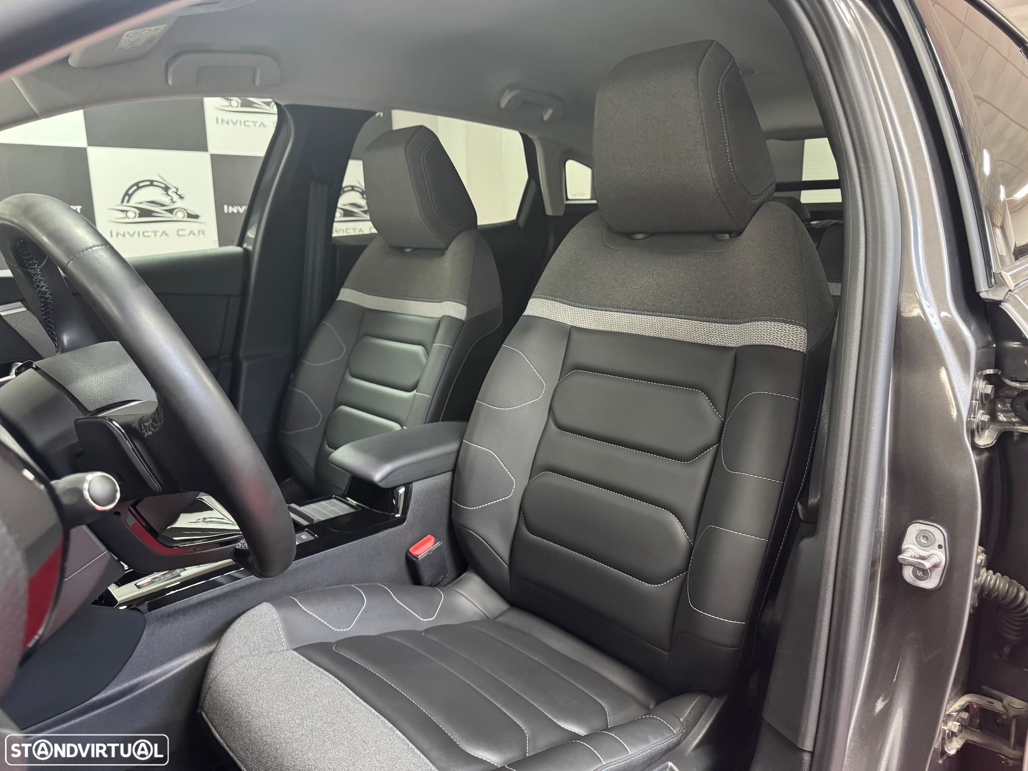 Citroën C4 PureTech 155 Stop&Start EAT8 SHINE - 17