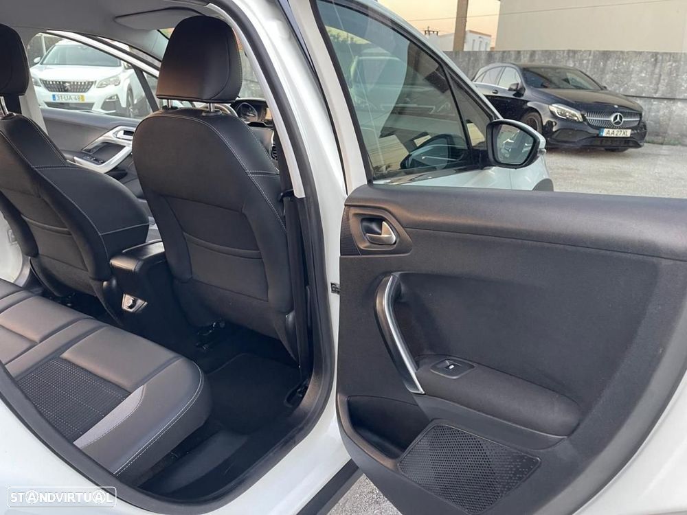 Peugeot 2008 1.6 BlueHDi Allure - 17