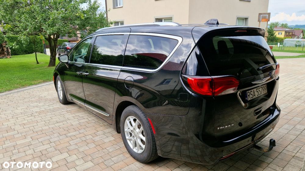 Chrysler Pacifica - 10