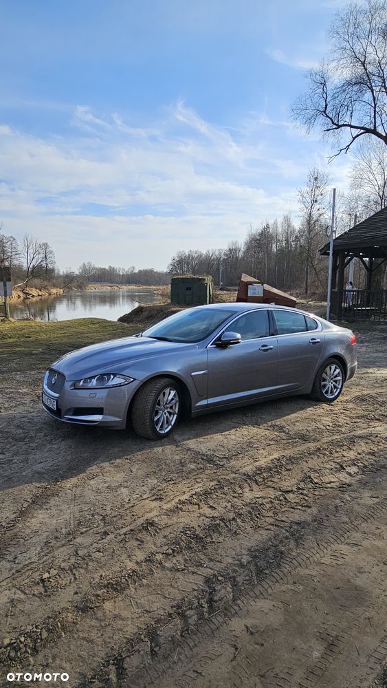 Jaguar XF 2.0 T Luxury - 8