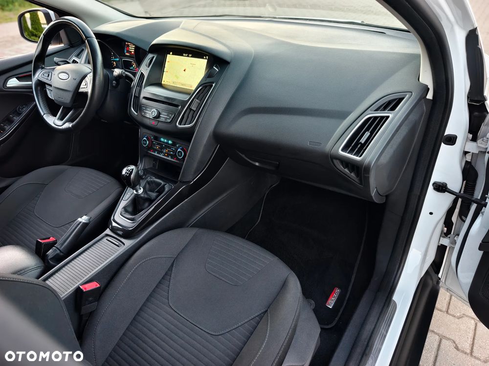 Ford Focus 1.5 EcoBlue Start-Stopp-System TITANIUM DESIGN - 18